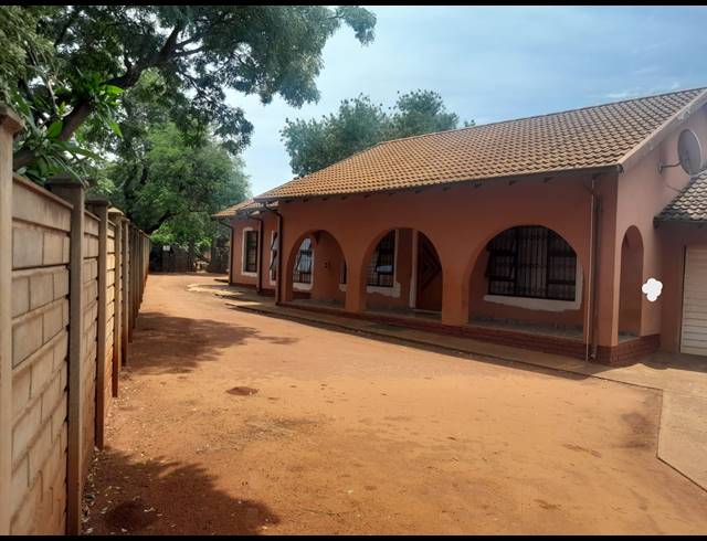 3 BEDROOM HOUSE FOR SALE IN GEELHOUTPARK